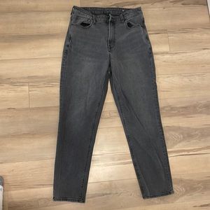 AE High waisted Mom Jean - size 10